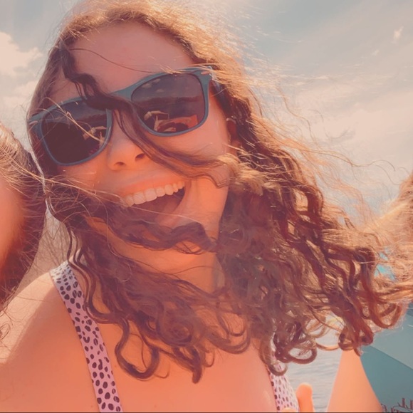 Meet your Posher, Hannah - Picture 1 of 1